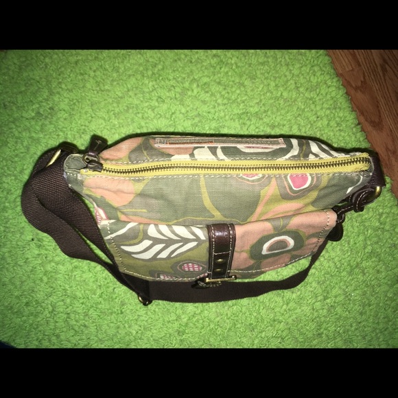 Clearance 🛍 Brown fossil cloth crossbody. - Picture 3 of 8